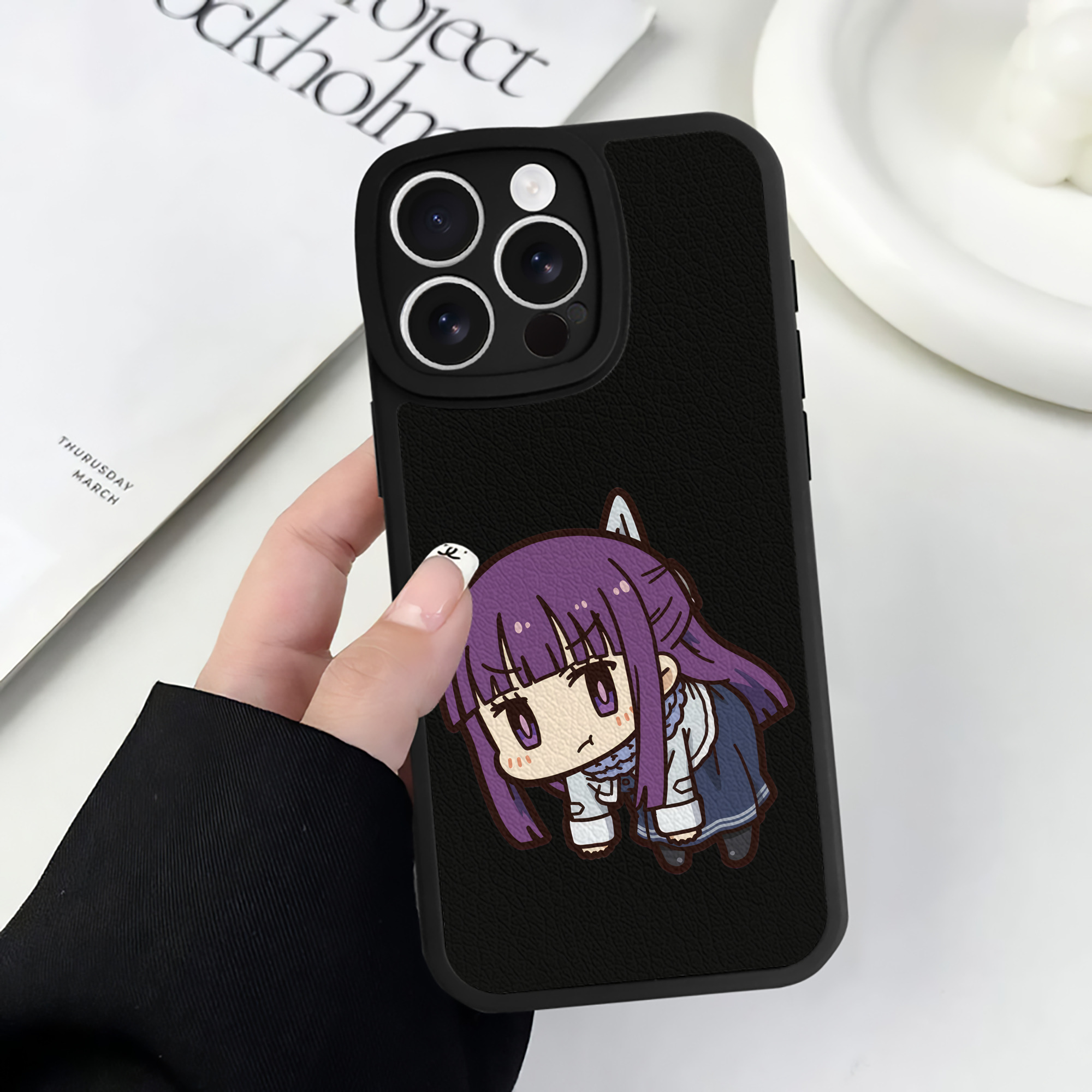 （画像用） 葬送のフリーレン Frieren 【iPhone 16シリーズ対応】シリコンスマホケース（レザー調） 材質：シリコン